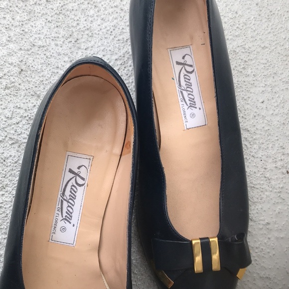 Vintage Preppy Classy Navy and Gold 80s Kitten Heels with Delicate Bow Accent - Picture 2 of 6